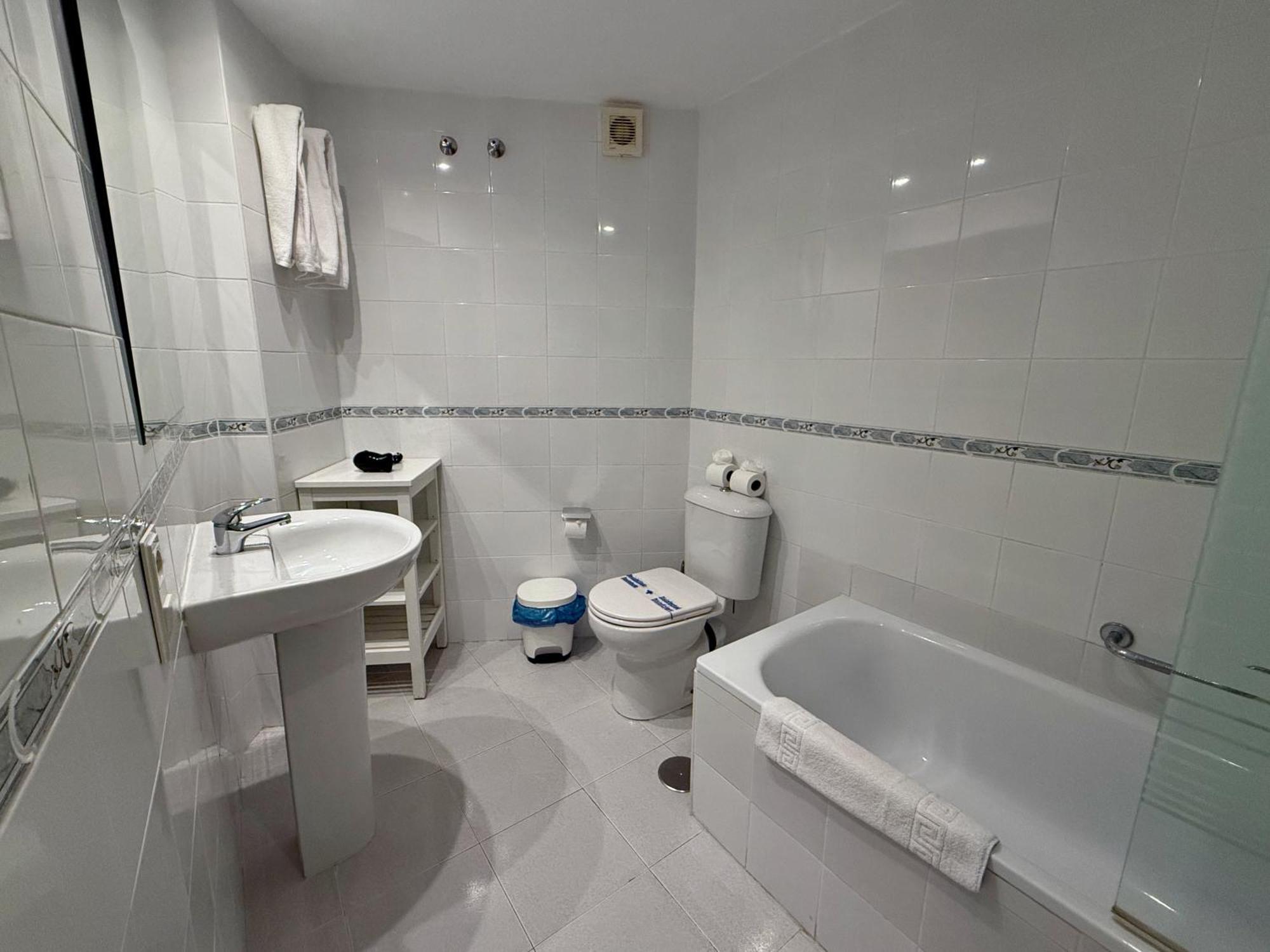 Kingfisher Apartments Benal Beach ベナルマデナ エクステリア 写真