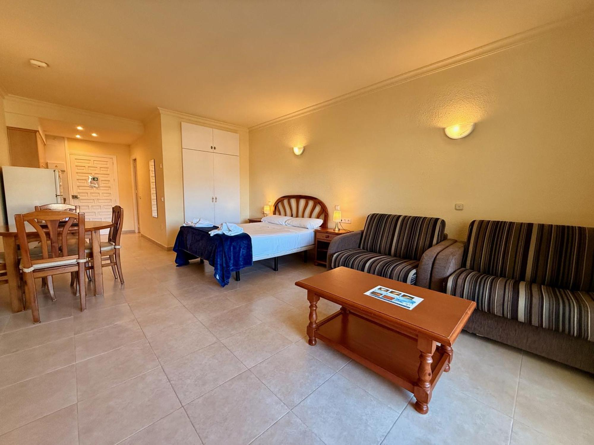 Kingfisher Apartments Benal Beach ベナルマデナ エクステリア 写真