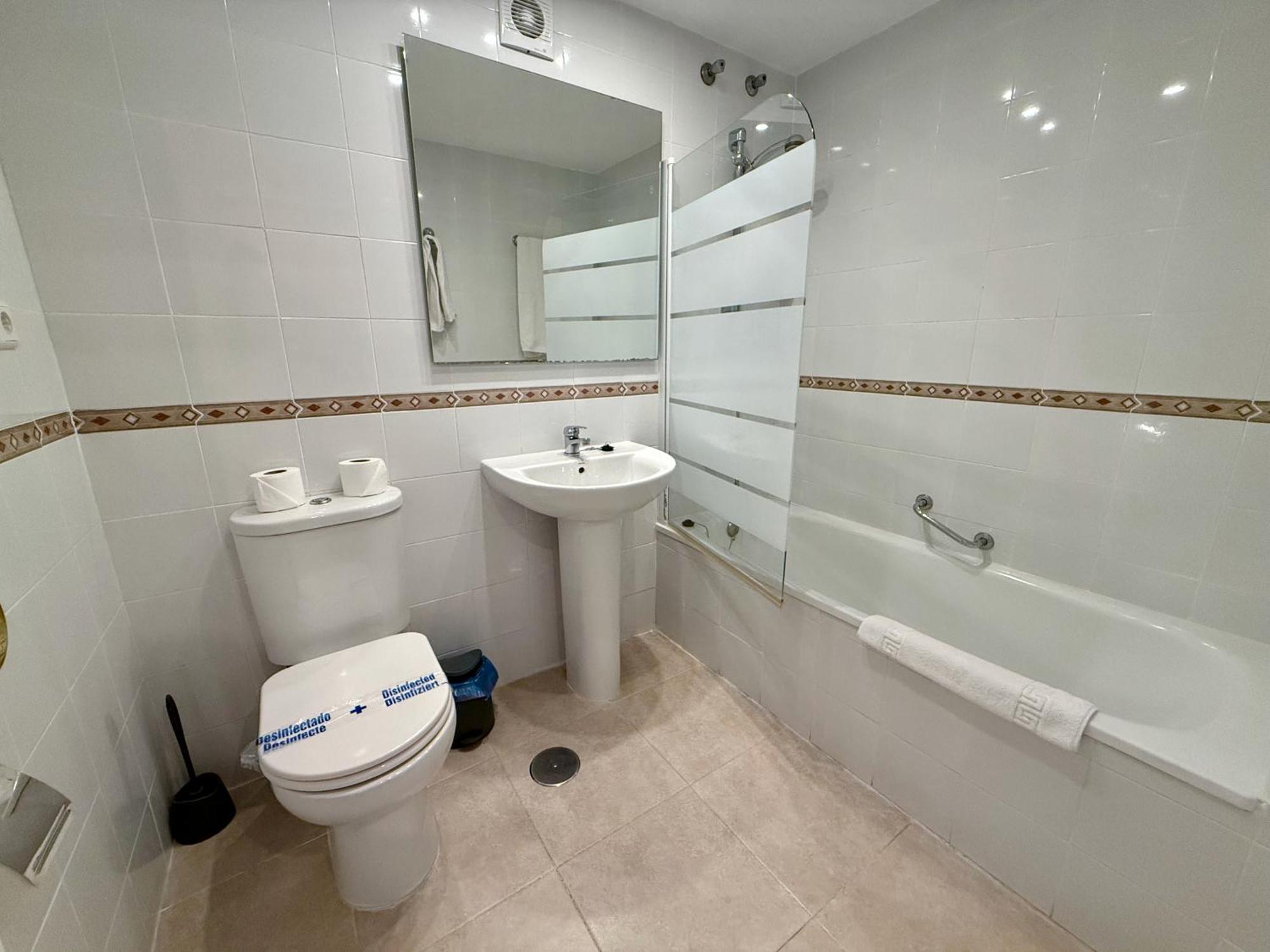 Kingfisher Apartments Benal Beach ベナルマデナ エクステリア 写真