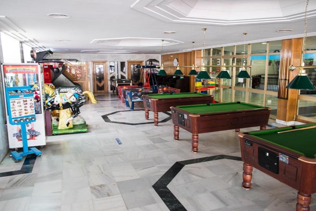 Kingfisher Apartments Benal Beach ベナルマデナ エクステリア 写真
